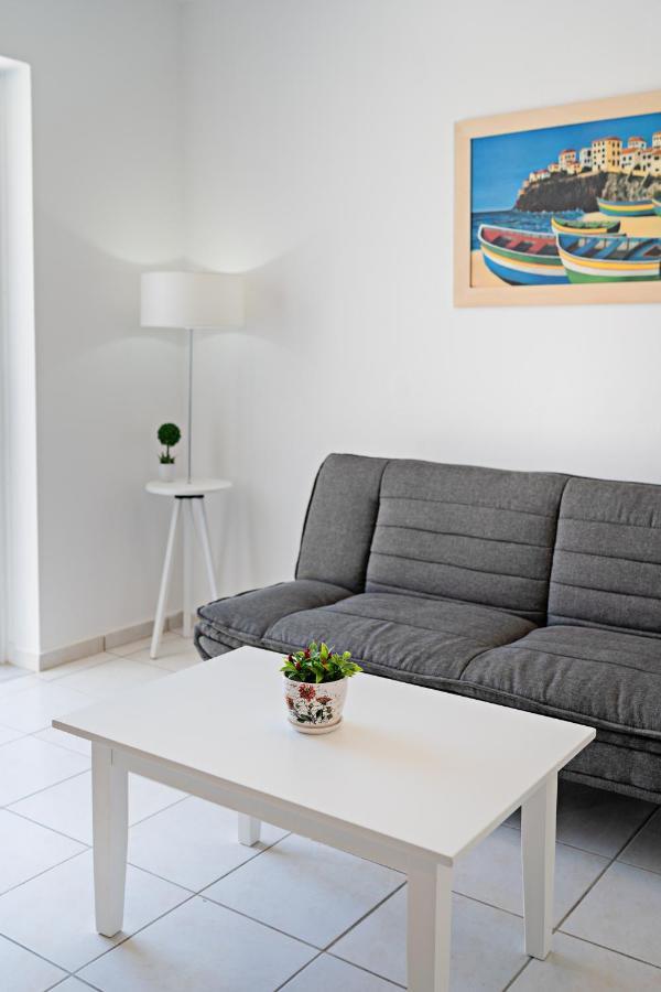 Azure Seaside Apts Magnisía Exteriör bild